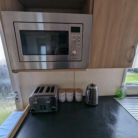 3 Bedroom Caravan, Sleeps 8 Lyons Lido Beach Prestatyn Kültér fotó