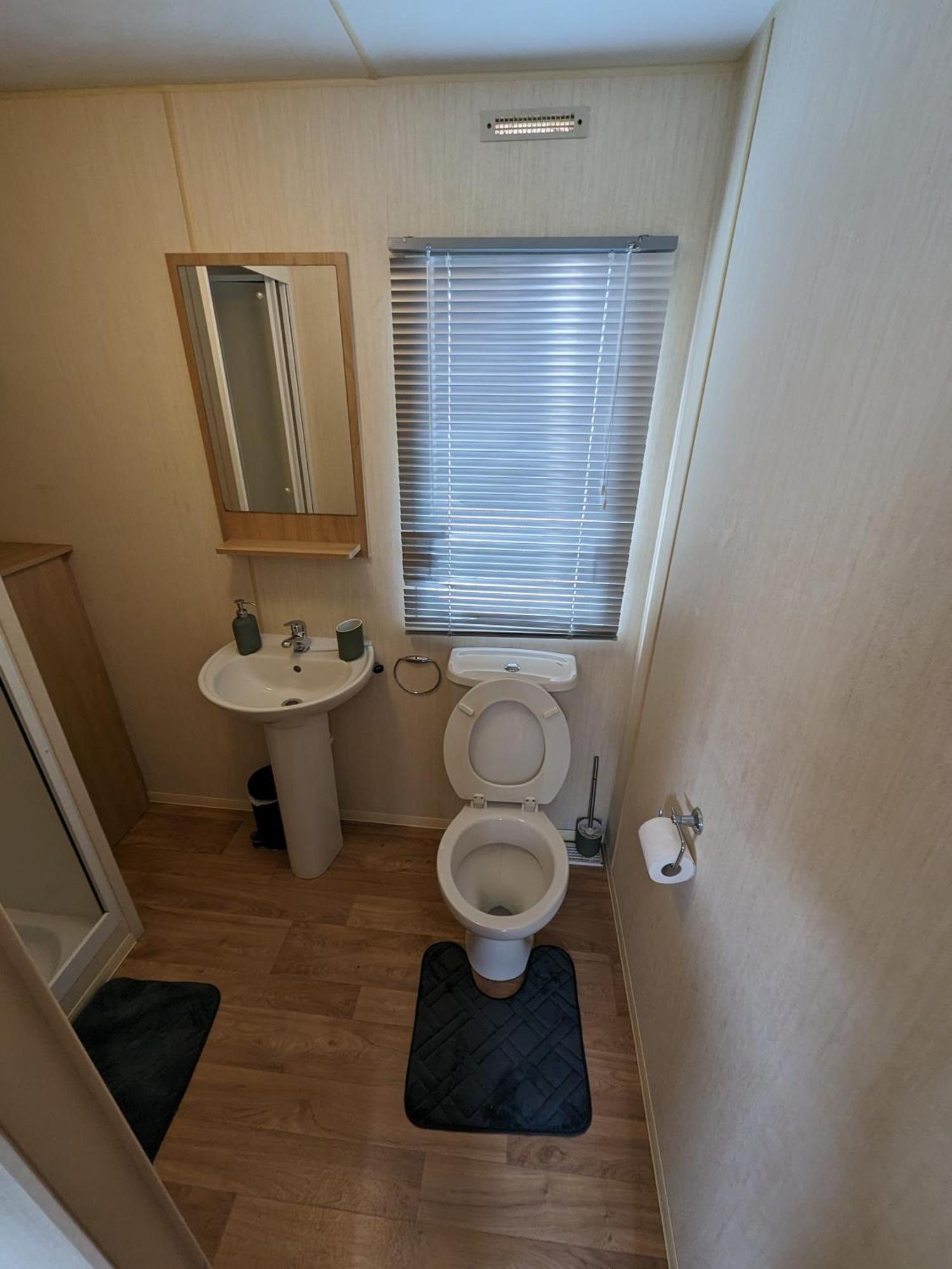 3 Bedroom Caravan, Sleeps 8 Lyons Lido Beach Prestatyn Kültér fotó