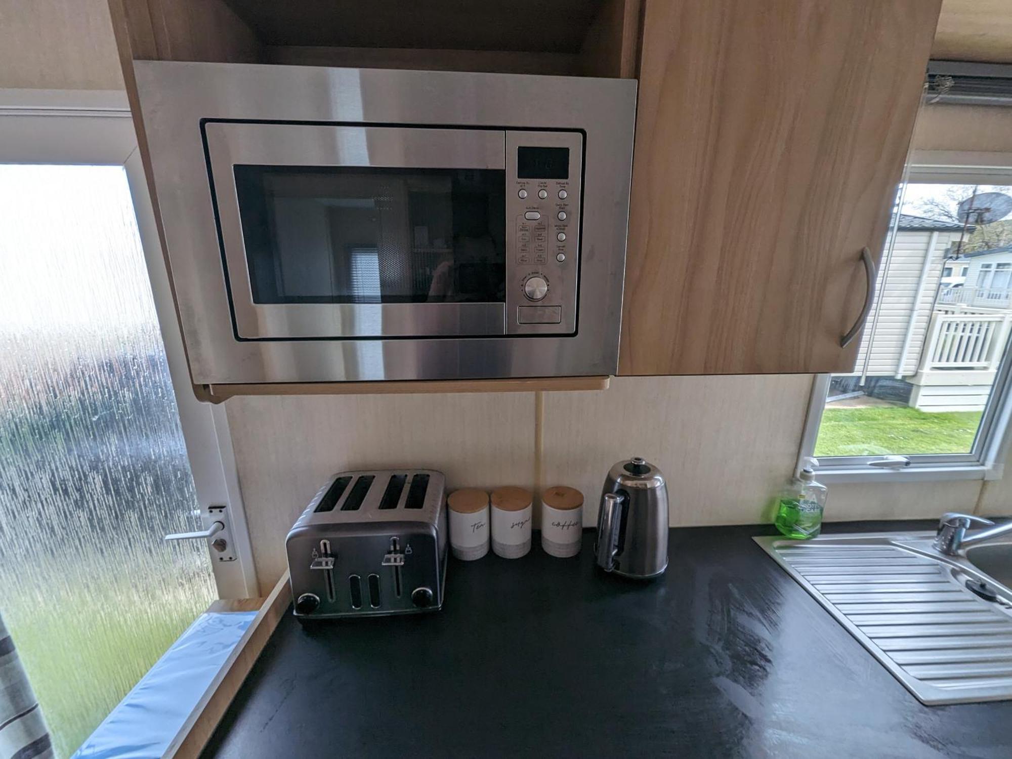 3 Bedroom Caravan, Sleeps 8 Lyons Lido Beach Prestatyn Kültér fotó